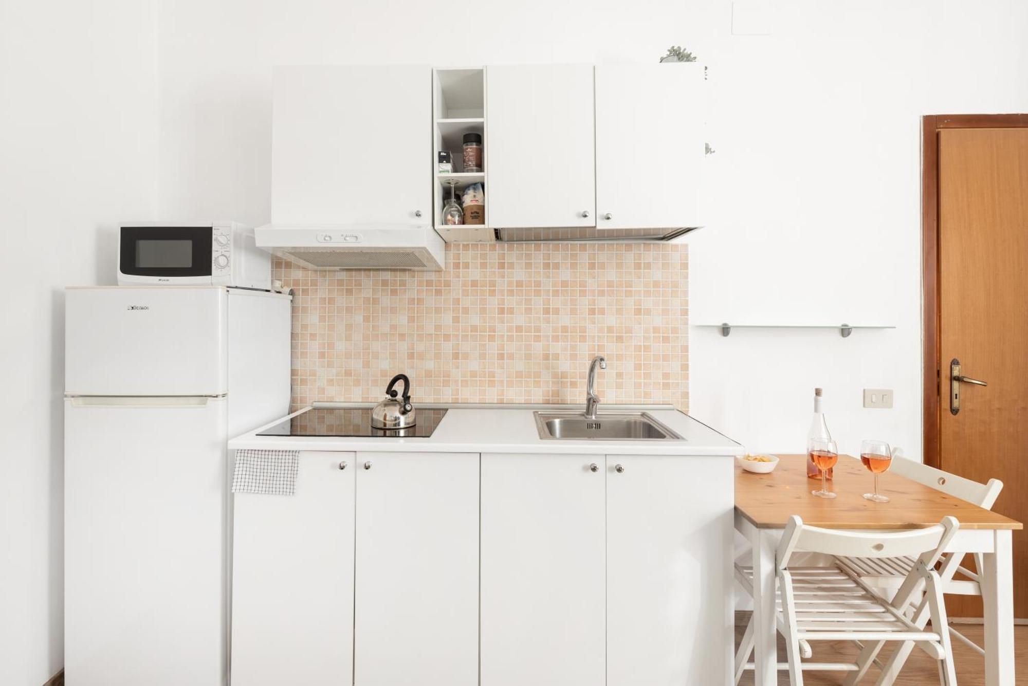 Central Little Basic Apartment Rome Exterior photo